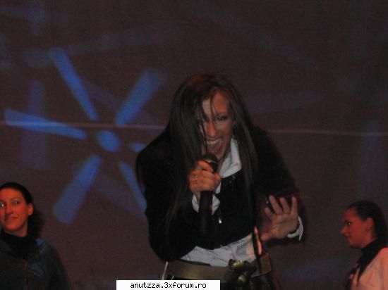 Poze poze - Andreea.....se uita la noi D:D - Andreea Balan